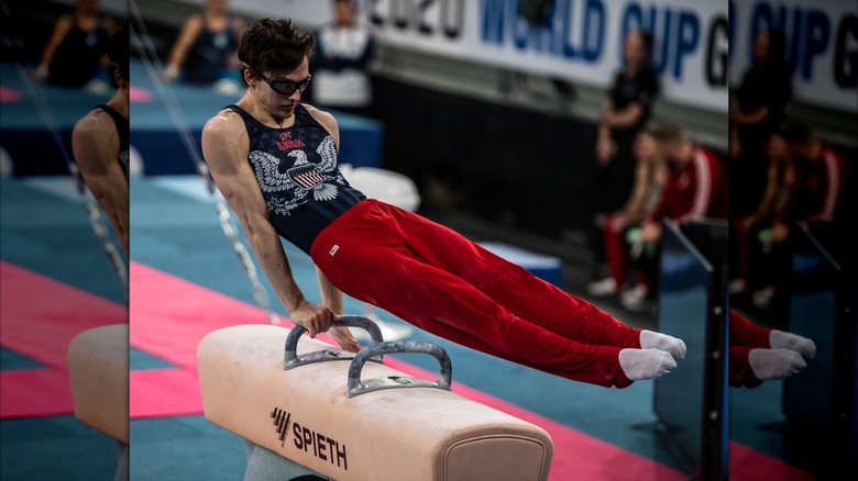 Stephen Nedoroscik spins on a pommel horse 