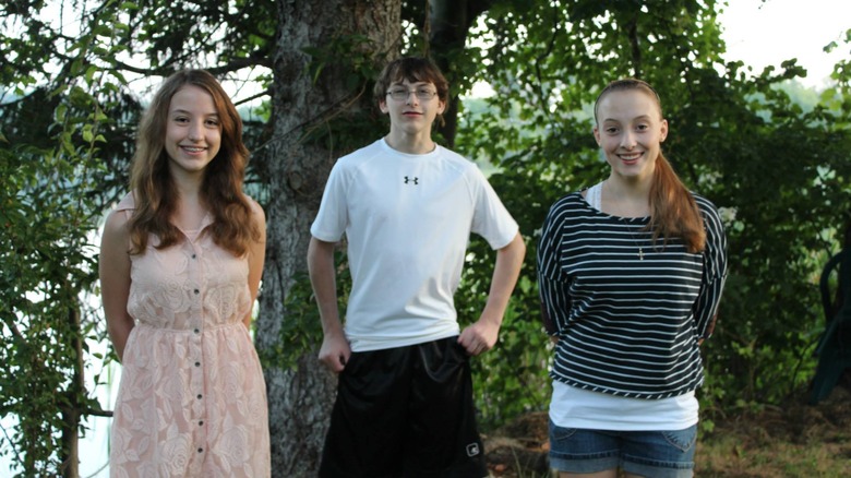 Stephen Nedoroscik smiling with his two sisters