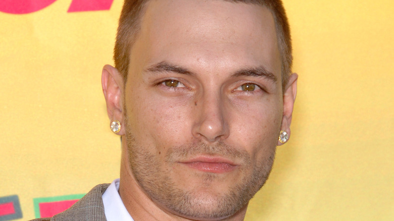 Kevin Federline poses on the red carpet