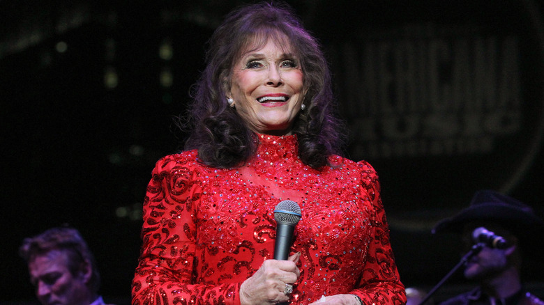 Loretta Lynn on stage 