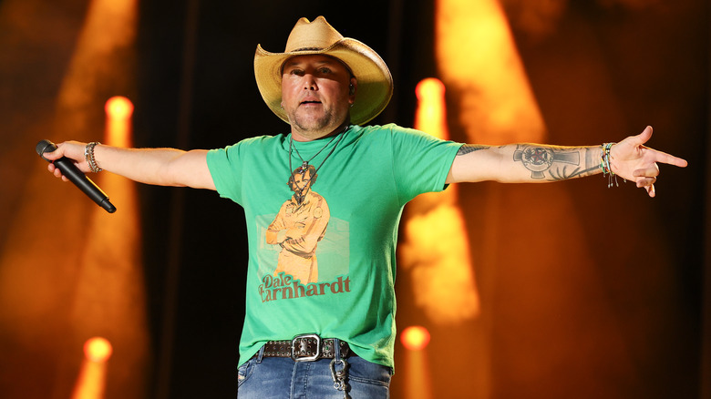 Jason Aldean green shirt