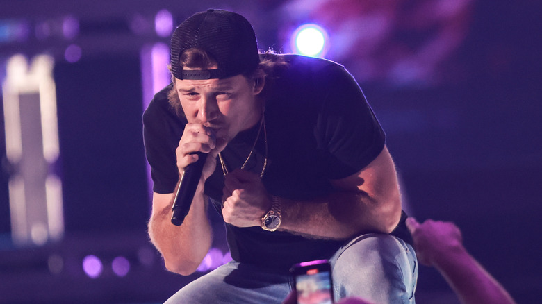 Morgan Wallen performing