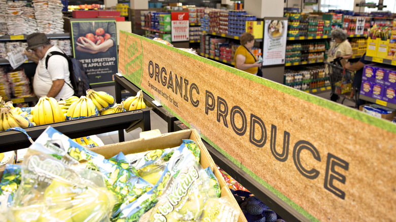 Organic produce sign in Aldi