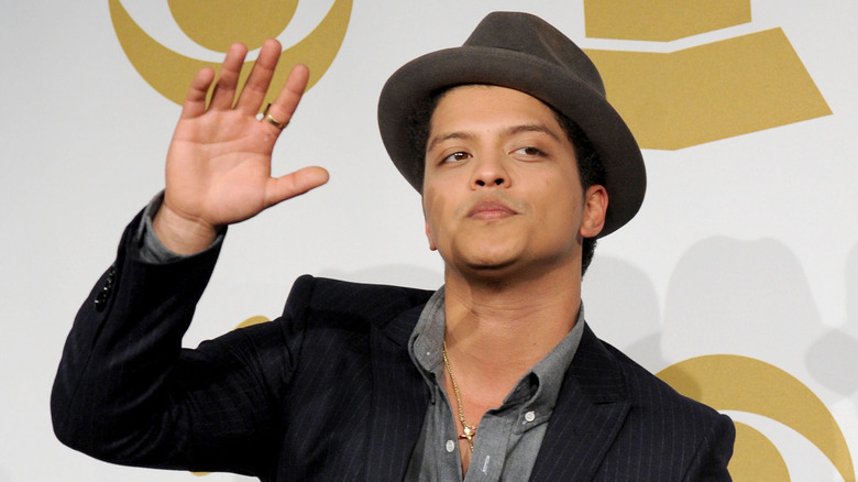 Bruno Mars waves