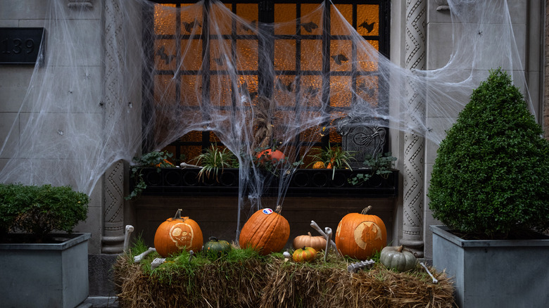 New York home exterior decorated for Halloween 