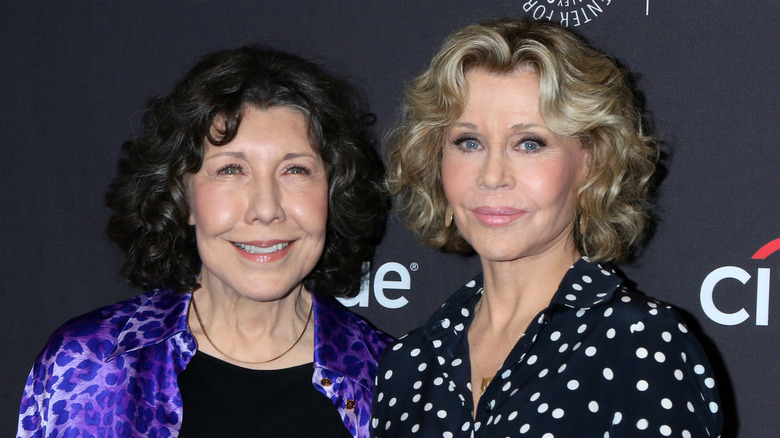 Lily Tomlin and Jane Fonda posing