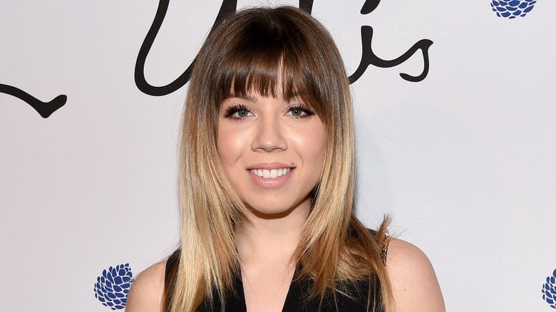 Jennette McCurdy smiling