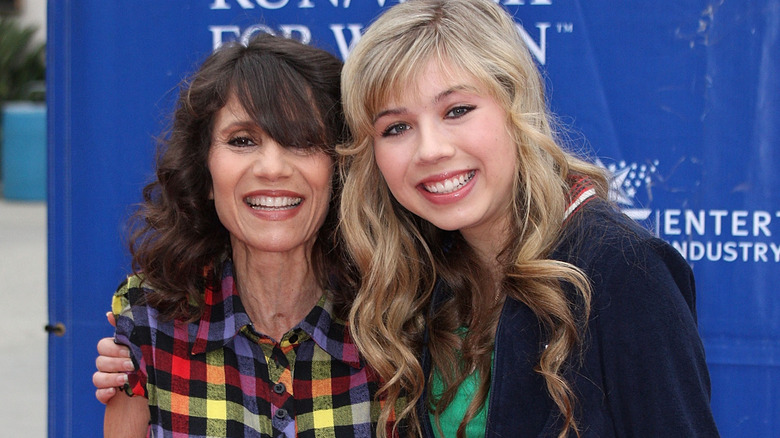 Debra McCurdy & Jennette McCurdy smiling 