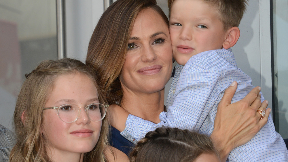 Jennifer Garner with her kids