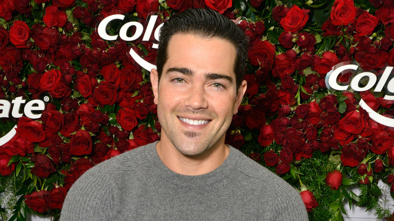 Jesse Metcalfe smiles on the red carpet