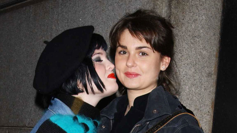 Kelly Osbourne kisses sister Aimee