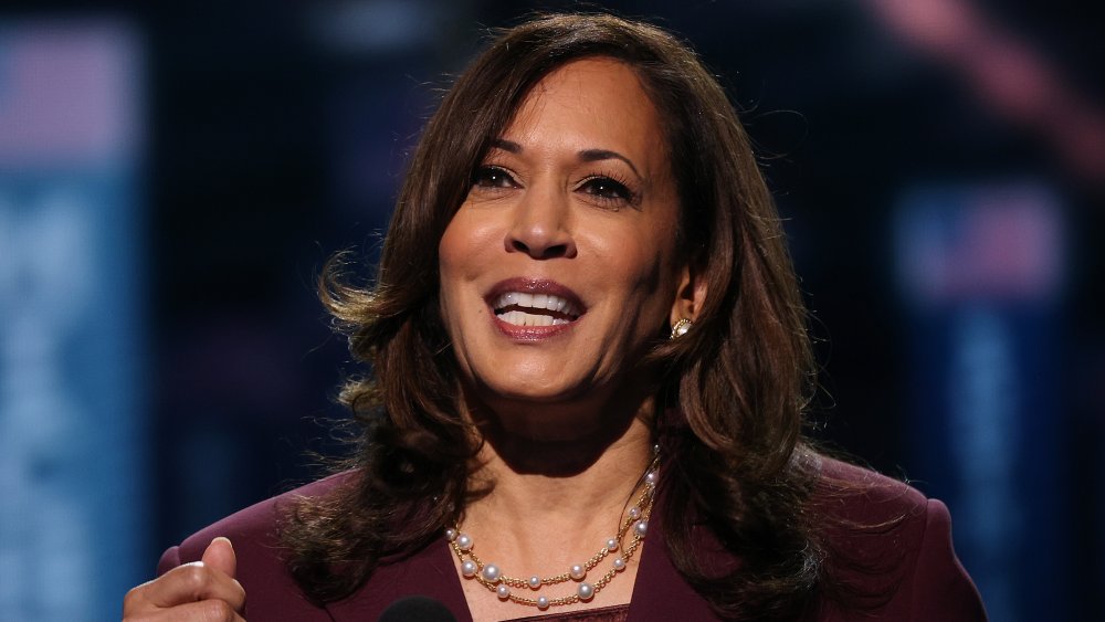 Kamala Harris wearing pearls