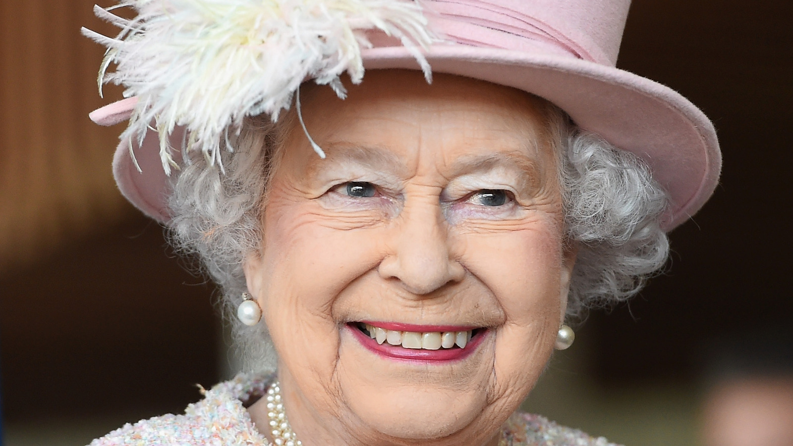 The Real Reason Queen Elizabeth Doesn t Use A Last Name