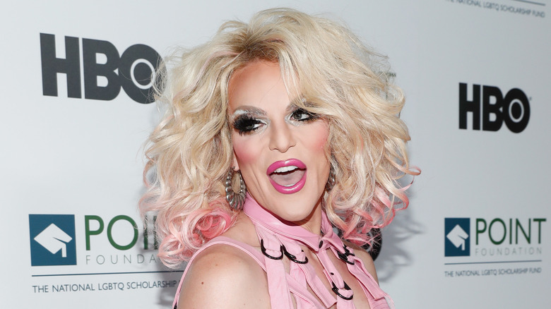 Willam Belli poses on the red carpet