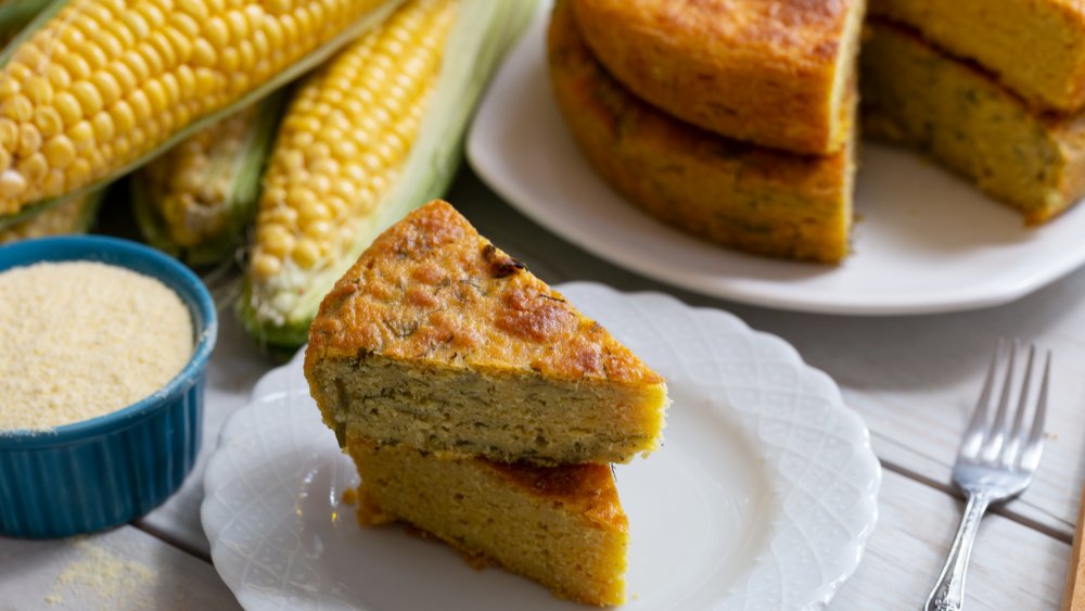 Sliced cornbread 