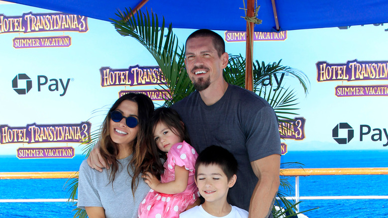 Steve Howey and family