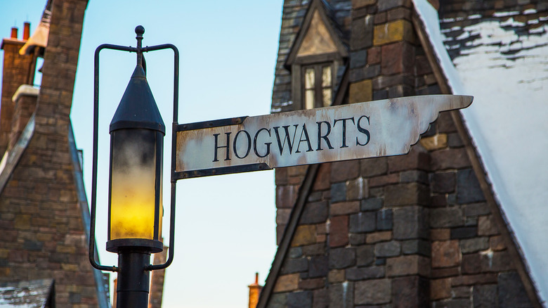 Hogwarts sign