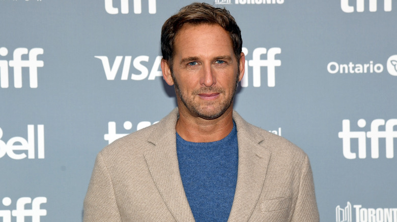 Josh Lucas poses on the red carpet