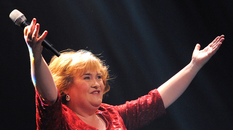 Susan Boyle holding microphone
