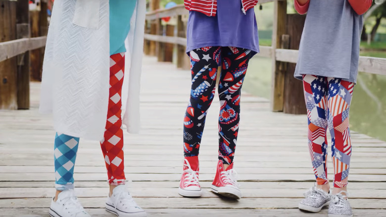 LuLaRoe consultants on a beach