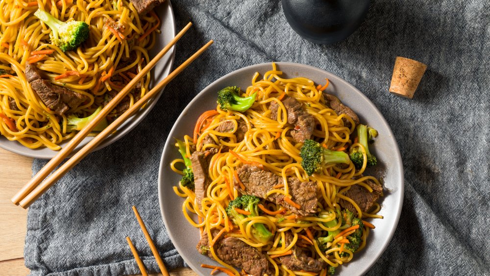 Cantonese lo mein with braised beef brisket