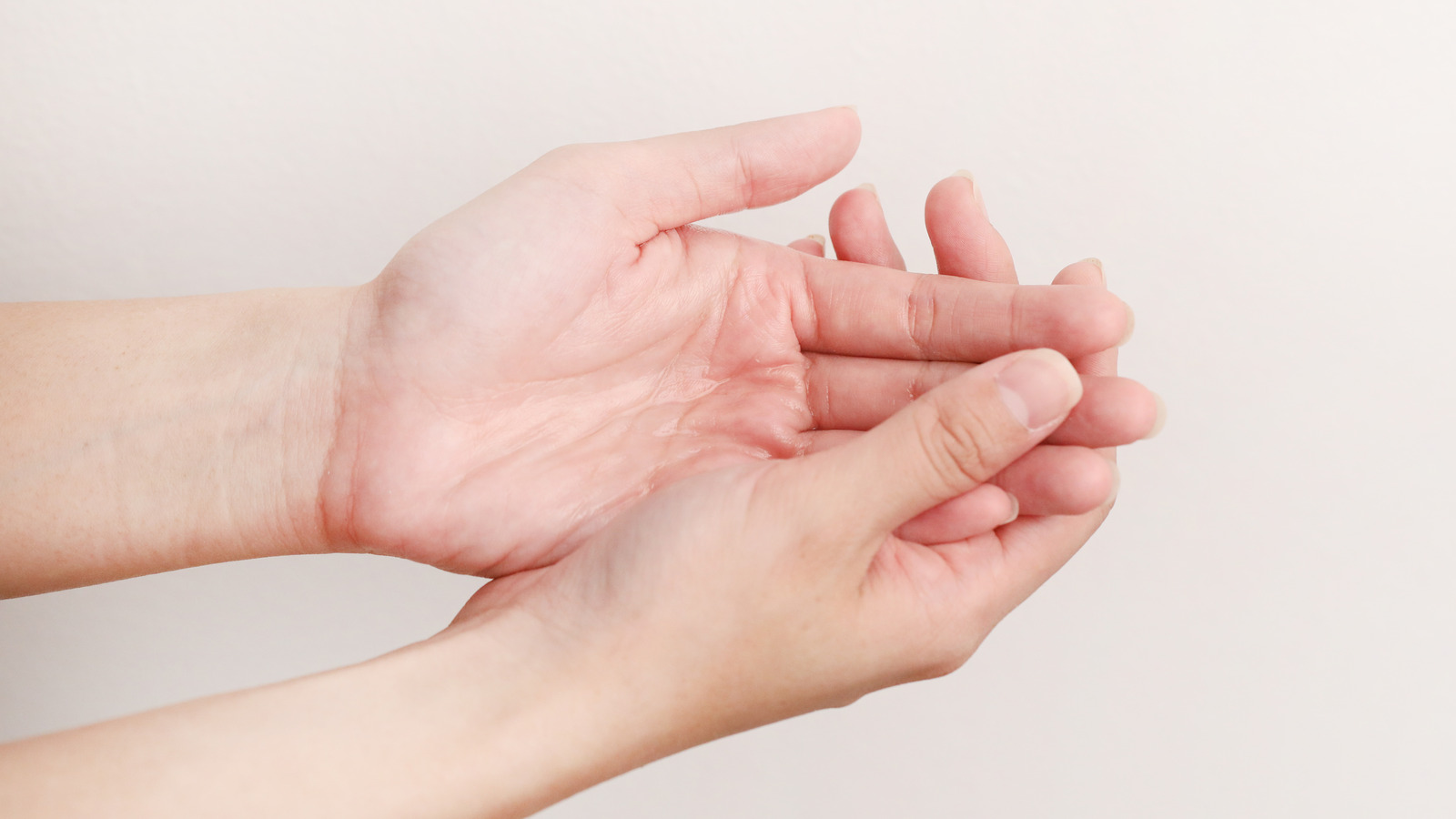 What Causes Involuntary Hand Twitching