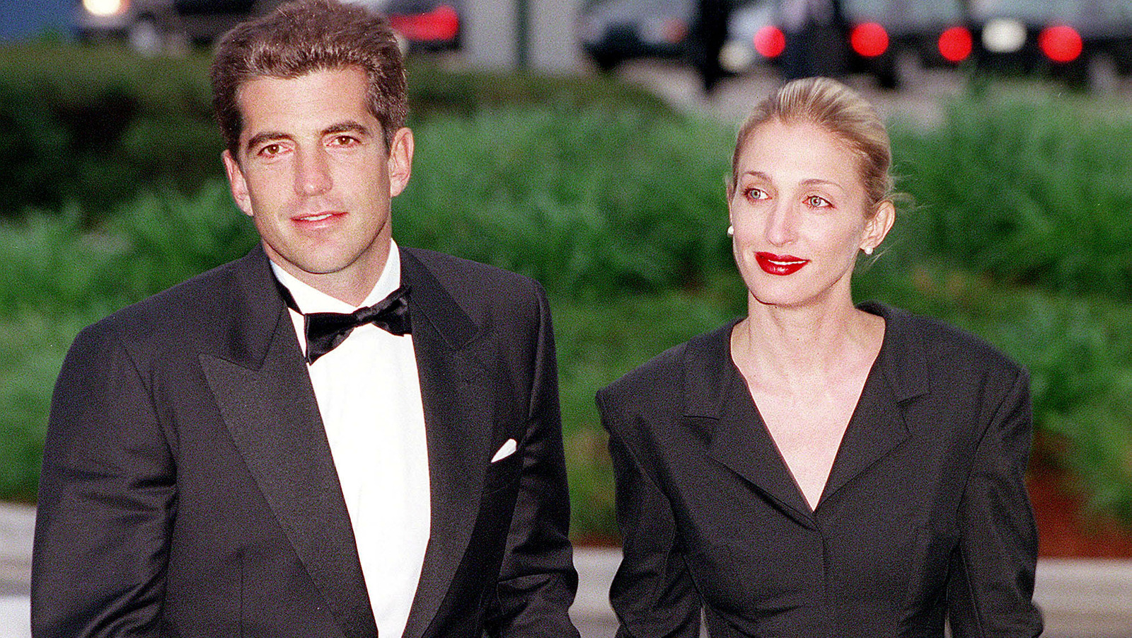 The Real Story Behind Jfk Jr And Carolyn Bessette S Secret Wedding