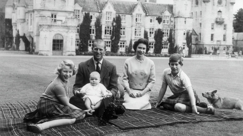 The royal family posing at Buckingham Palace