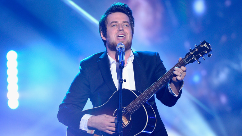 Lee DeWyze singing