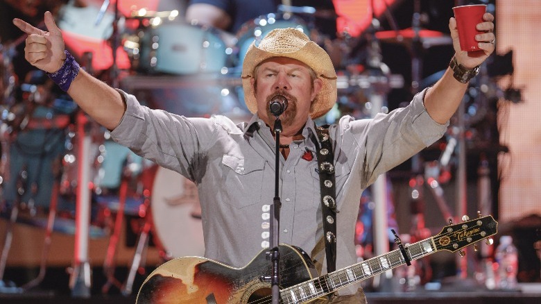 Toby Keith performing