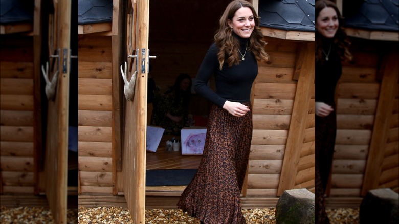 Kate Middleton brown leopard skirt