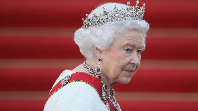 Queen Elizabeth glancing sideways