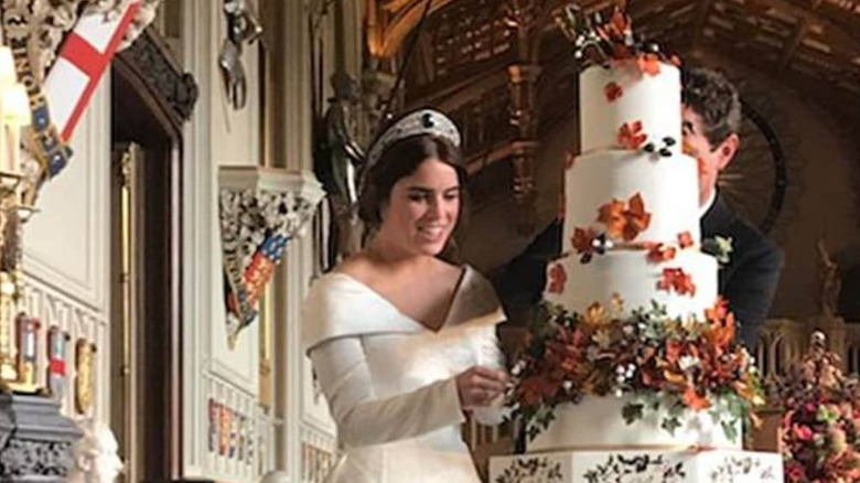 Princess Eugenie, Jack Brooksbank cutting wedding cake