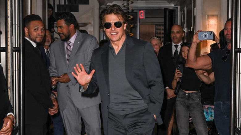 tom cruise waving