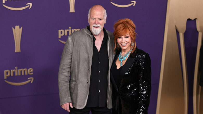 Reba McEntire and Rex Linn posing