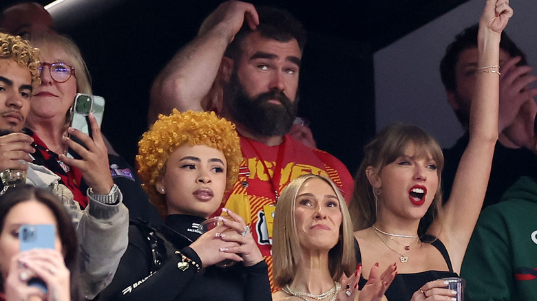 Jason Kelce scratches head behind Taylor Swift and friends in football suite