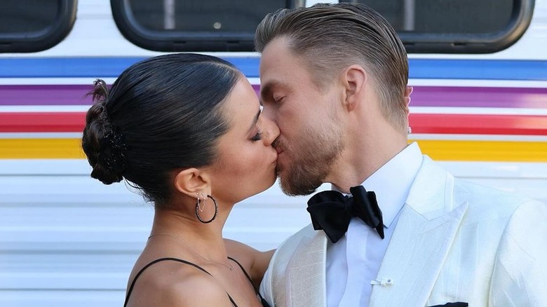 Hayley Erbert and Derek Hough kissing