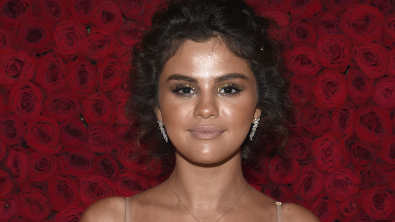 Selena Gomez smiling for pictures at the 2018 Met Gala