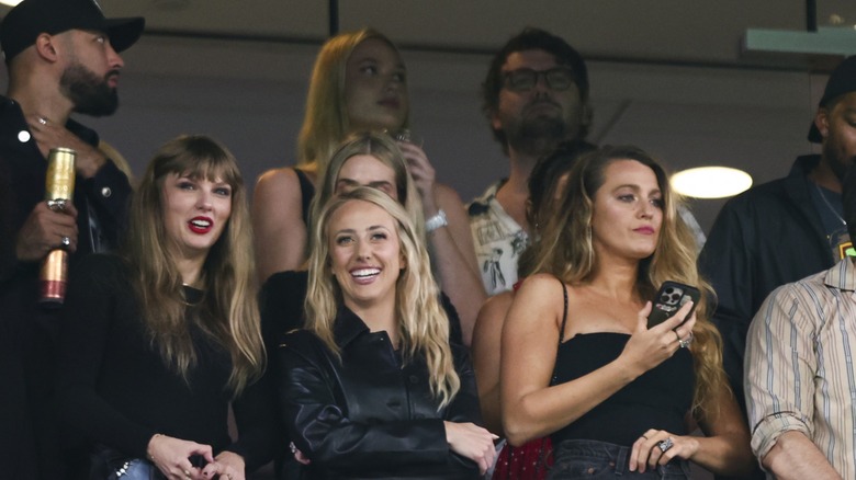Sydney Ness, Austin Swift, Taylor Swift, Brittany Mahomes, Blake Lively watching football