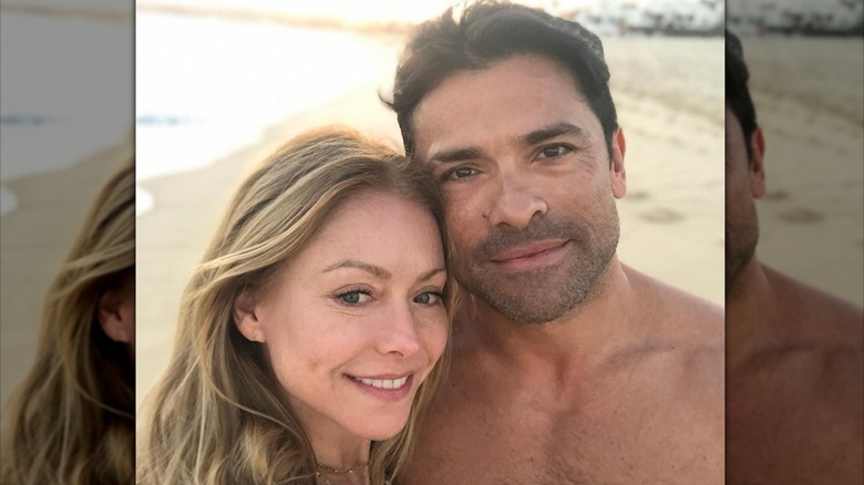 Kelly Ripa and Mark Consuelos smiling