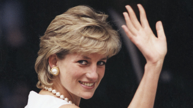 Princess Diana waving