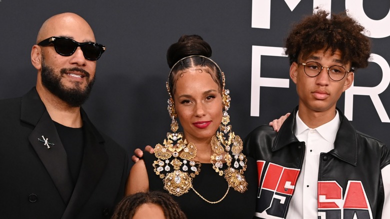 Swizz Beatz, Alicia Keys and their son Egypt Dean on the red carpet