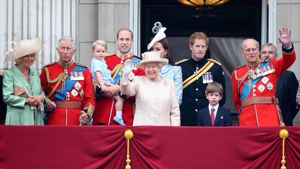 The Royal family waving