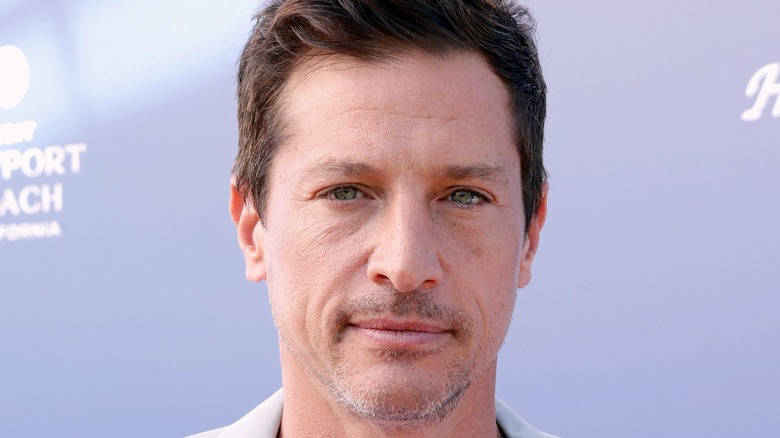 Simon Rex poses on the red carpet