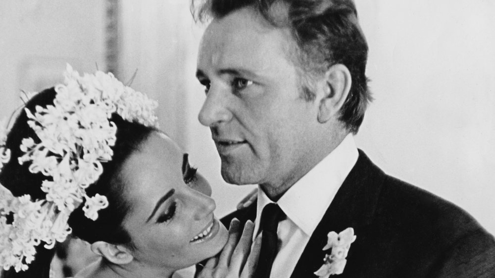 Elizabeth Taylor marries Richard Burton