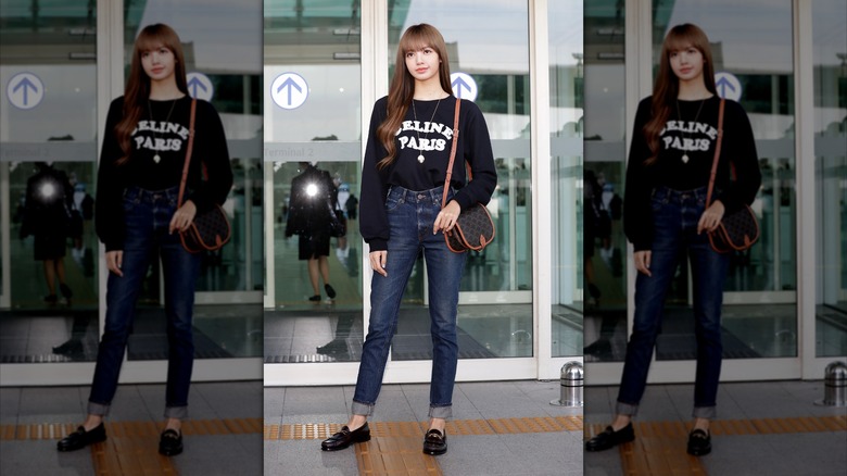 Lisa posing for photos at ICN Airport before her flight to Paris