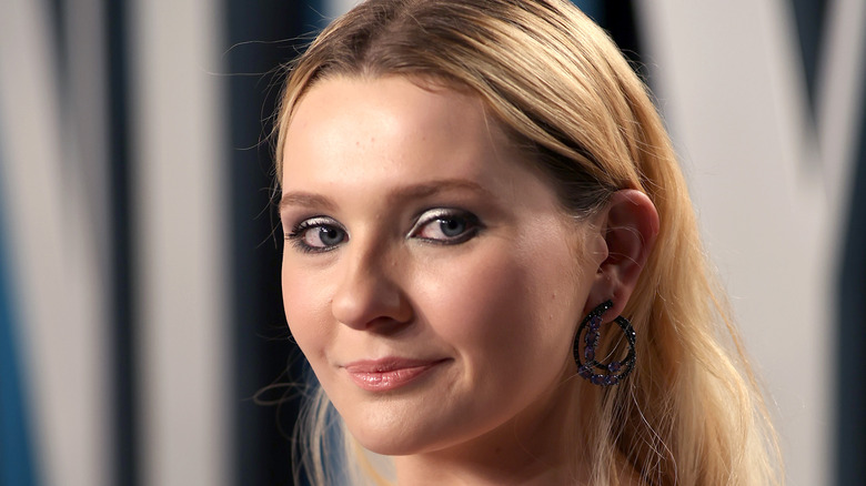 Abigail Breslin looking to the left