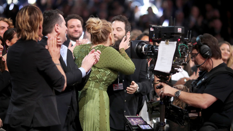 Adele kisses Simon Konecki