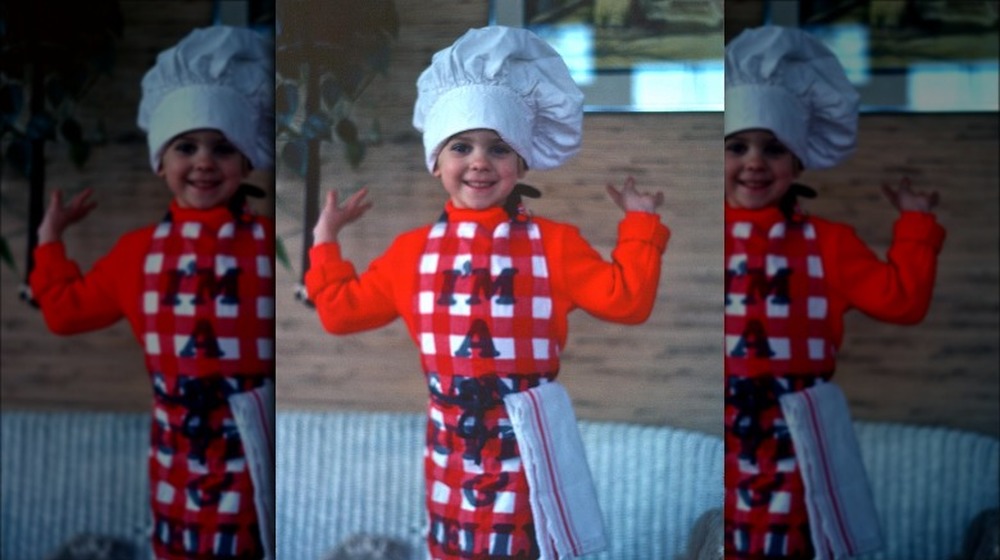 Anna Faris as a girl dressed as a chef
