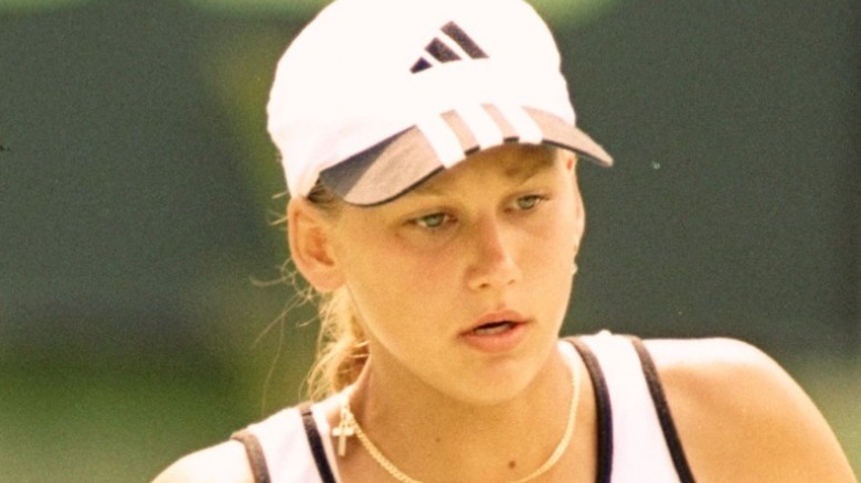 Anna Kournikova focuses